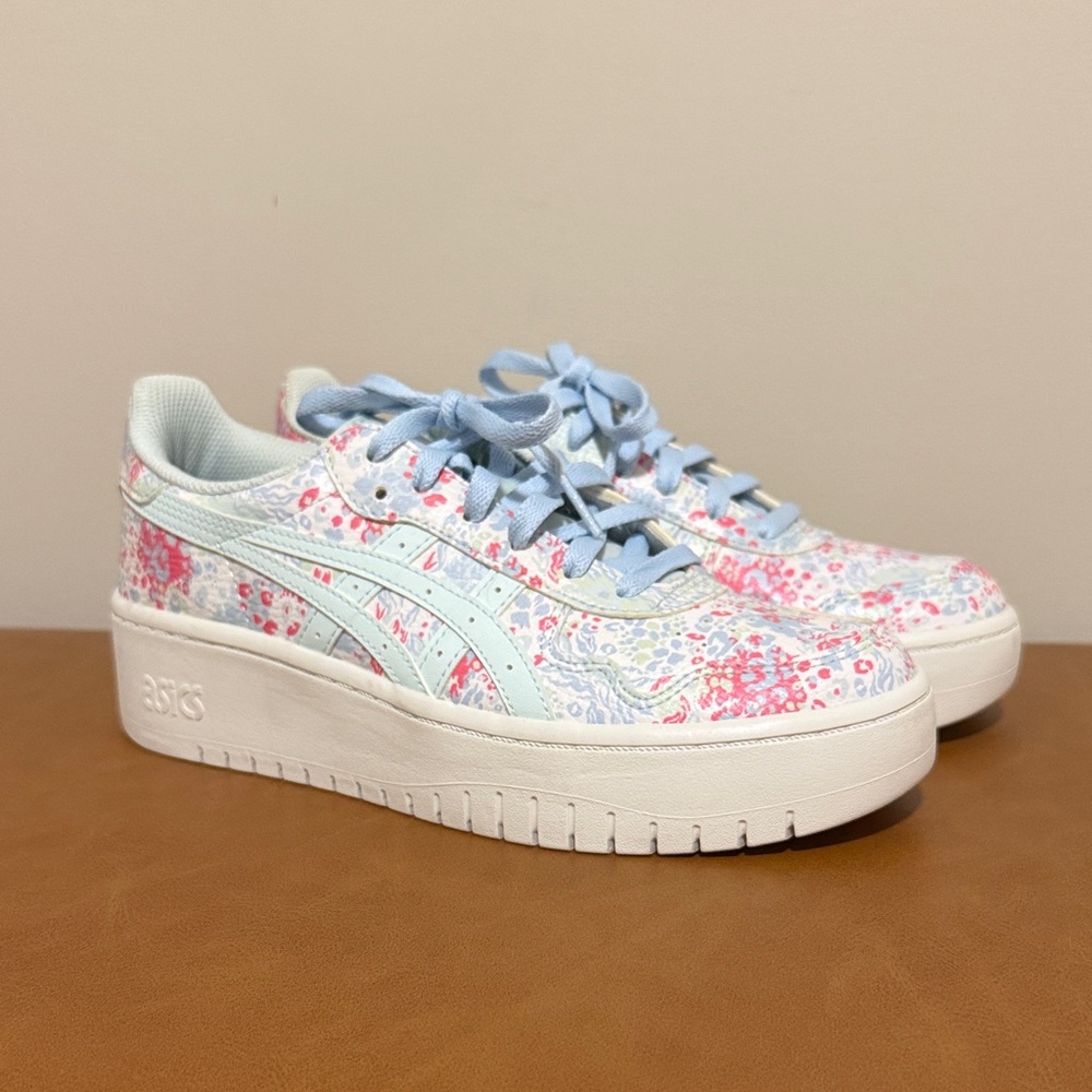 NWOT ASICS Platform Sneakers